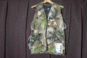 lot 256 image: Dickies Hunting Vest -Medium