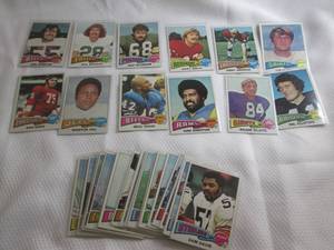 lot 42 image: 1975 Topps Football Cards...