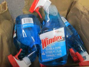 lot 476 image: 7- 32 oz Spray Bottles Windex- dama...