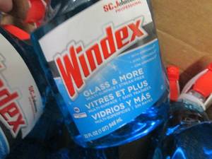 lot 477 image: 8- 32 oz Spray Bottles Windex- dama...