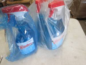 lot 286 image: 6- 32 oz Spray Bottles Windex...