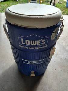 lot 26 image: Igloo 5 Gallon Water Cooler
