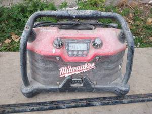 lot 30 image: Milwaukee Jobsite Radio