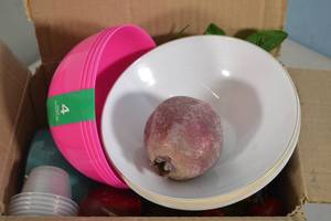 lot 30 image: Assorted Lot - Ceramic bowl, plastic bowl, fake fruits.