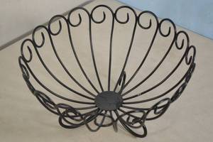 lot 32 image: Wire Decorative Basket for Fruit, Etc. Black