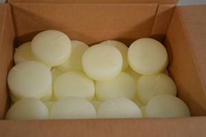 lot 39 image: Box of 19 Floating Candles