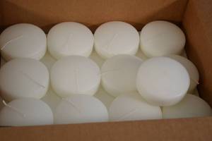 lot 40 image: Box of 25 Floating Candles