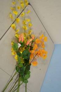 lot 12 image: Assorted Floral Decor