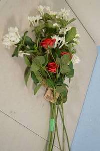 lot 17 image: Assorted Floral Decor