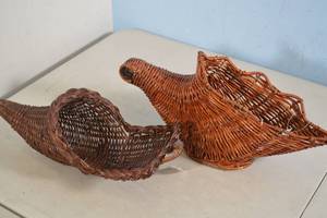 lot 57 image: 2ct Wicker Cornucopias
