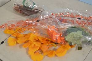 lot 20 image: Assorted Floral Decor