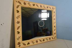 lot 62 image: Stanley Monarch Mirror Decor 25 x 21