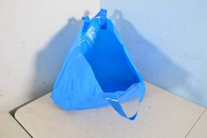 lot 63 image: Bulk Plastic Bags w Handles - Dark Blue, 200ct