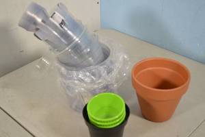 lot 29 image: Assorted Lot - Bonsai Pot, Plant Pot, Plastic Pot