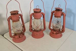 lot 77 image: 3ct Antique Real Kerosene Lamps