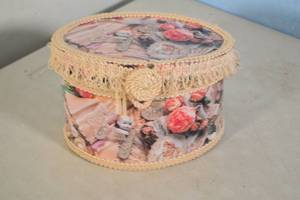 lot 94 image: Vintage Decorative Curio Box