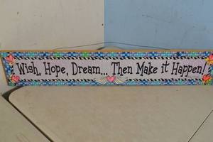 lot 98 image: Home Decor Sign