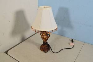 lot 99 image: Small Rustic Decorative Table Lamp
