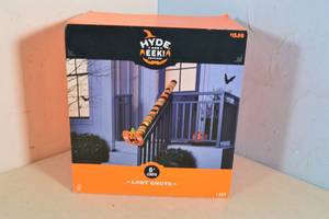 lot 112 image: Halloween 6 Pumpkin Head Paper Halloween Loot Chute - Hyde & EEK Boutique