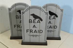 lot 113 image: 3ct Bea A. Fraid 15 Wooden Headstone Halloween Decoration