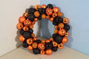 lot 116 image: Target Hyde & Eek BlackOrange Shatterproof Bulbs & Jack-o-lantern Halloween Wreath 17 Inches