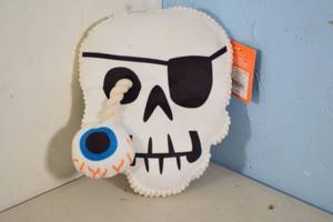 lot 125 image: Skull Rope Plush Dog Toy - Hyde & EEK Boutique