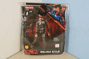 lot 170 image: Target THE BATMAN Selina Kyle Childrens Halloween Costume Medium (6-8)