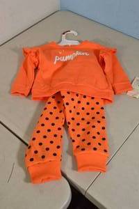 lot 186 image: Cat & Jack Halloween Pumpkin Infant Pajama Set 6M
