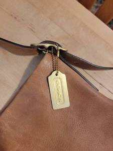 lot 72 image: Luxury Camel Tone Coach Arm Bag