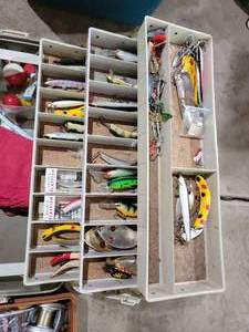 lot 61 image: Casting Lures Fishing Tackle Group B