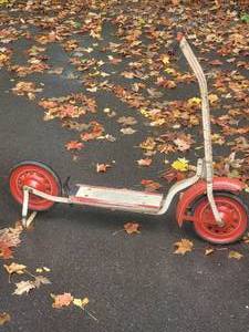 lot 66 image: Playful Retro Scooter