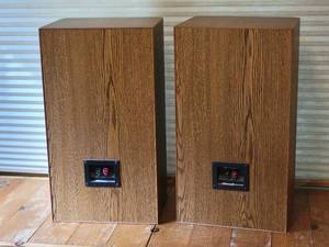 lot 46 image: Infinity Stereo Speakers RS3001