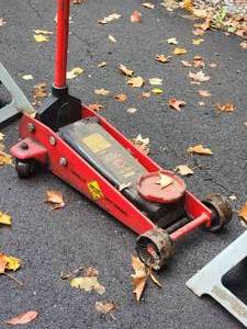 lot 96 image: Automotive Tire Jacks