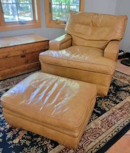 lot 8 image: Brass Tack Leather Club Chair and Ottoman by Tru-Bilt