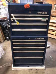 lot 24 image: Husky 36 in. 10-Drawer Blue Tool Chest Combo Customer Returns See Pictures