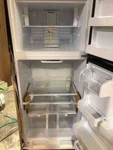 lot 49 image: Vissani 18 cu. ft. Top Freezer Refrigerator in Stainless Steel Look Damaged  Customer Returns See Pictures