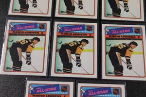lot 40 image: 1988-89 Topps Sticker Mario Lemieux #2 Lot  8 Cards