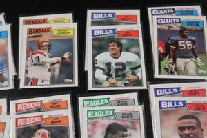 lot 58 image: 1987 Topps Football Card Fan FavoriteStarsHall of Fame Lot  30 Cards w (2) Jim Kelly Rookies