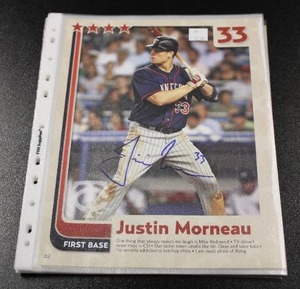 lot 100 image: 2009 Minnesota Twins Yearbook Cut Autograph Lot  24 Autographs