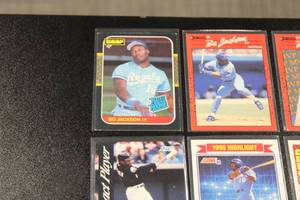 lot 110 image: Bo Jackson Baseball Card Lot   19 Cards w 1987 Leaf Rookie Card