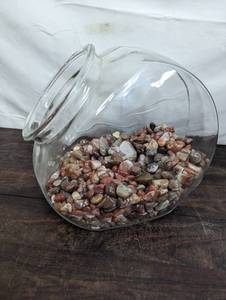 lot 18 image: Bunch of Polished Agates in Candy Jar