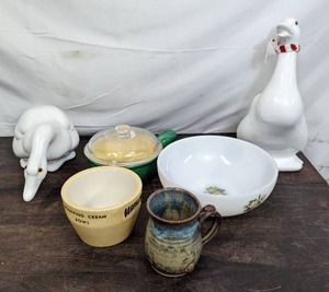 lot 19 image: Kitchen Items & Ducks