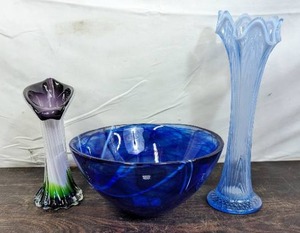 lot 20 image: Art Glass Collection