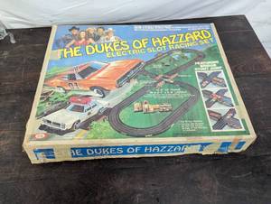 lot 21 image: Dukes of Hazzard Electric Slots Racing Set