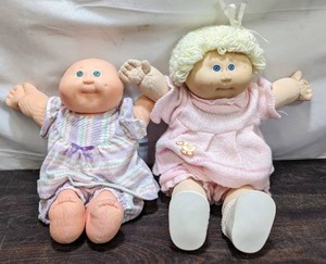 lot 39 image: Two Vintage Cabbage Patch Kids Dolls