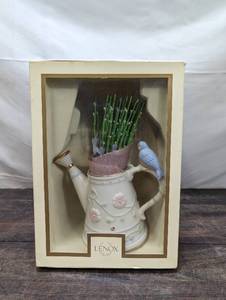 lot 49 image: Lenox Petals And Pearls Bluebird Bud Vase