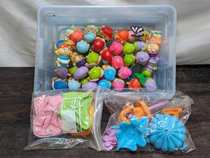 lot 54 image: Collection Of Vintage Playskool Glo-WormsGlo-Friends