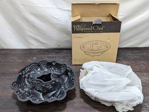 lot 60 image: Two Cake Pans