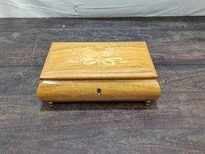 lot 64 image: Musical Trinket Box