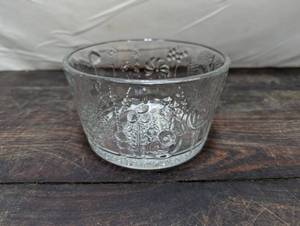 lot 71 image: Iittala Oiva Toikka Clear Glass Bowl